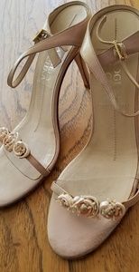 Badgley Mischka Shell Flower Pearl Heels